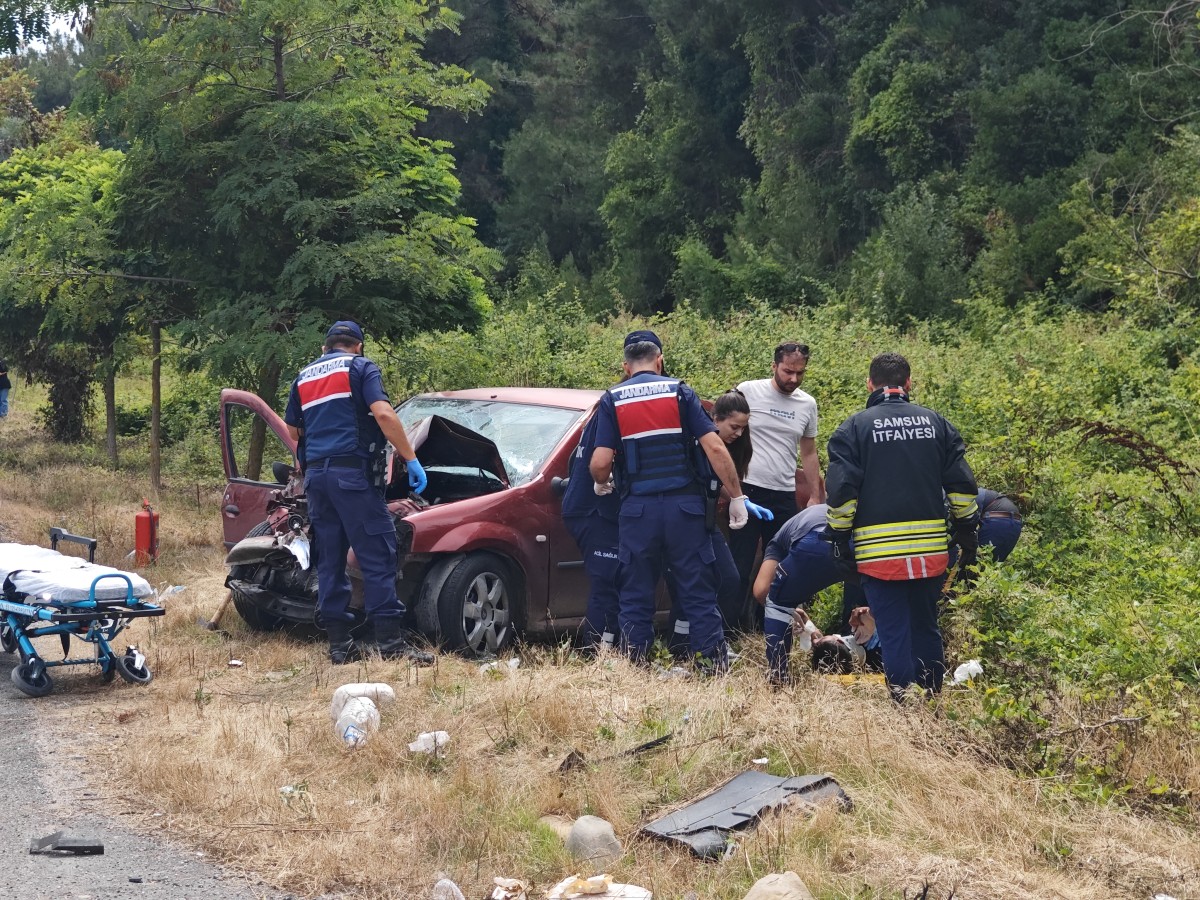 Yakakent'te hafriyat kamyonuna arkadan çarpan otomobildeki 2 kişi yaralandı