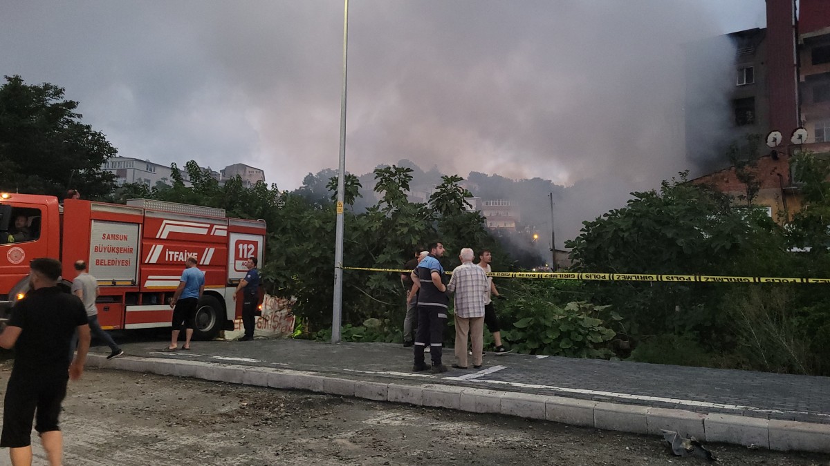 Samsun'da tüp deposunda çıkan yangına müdahale ediliyor