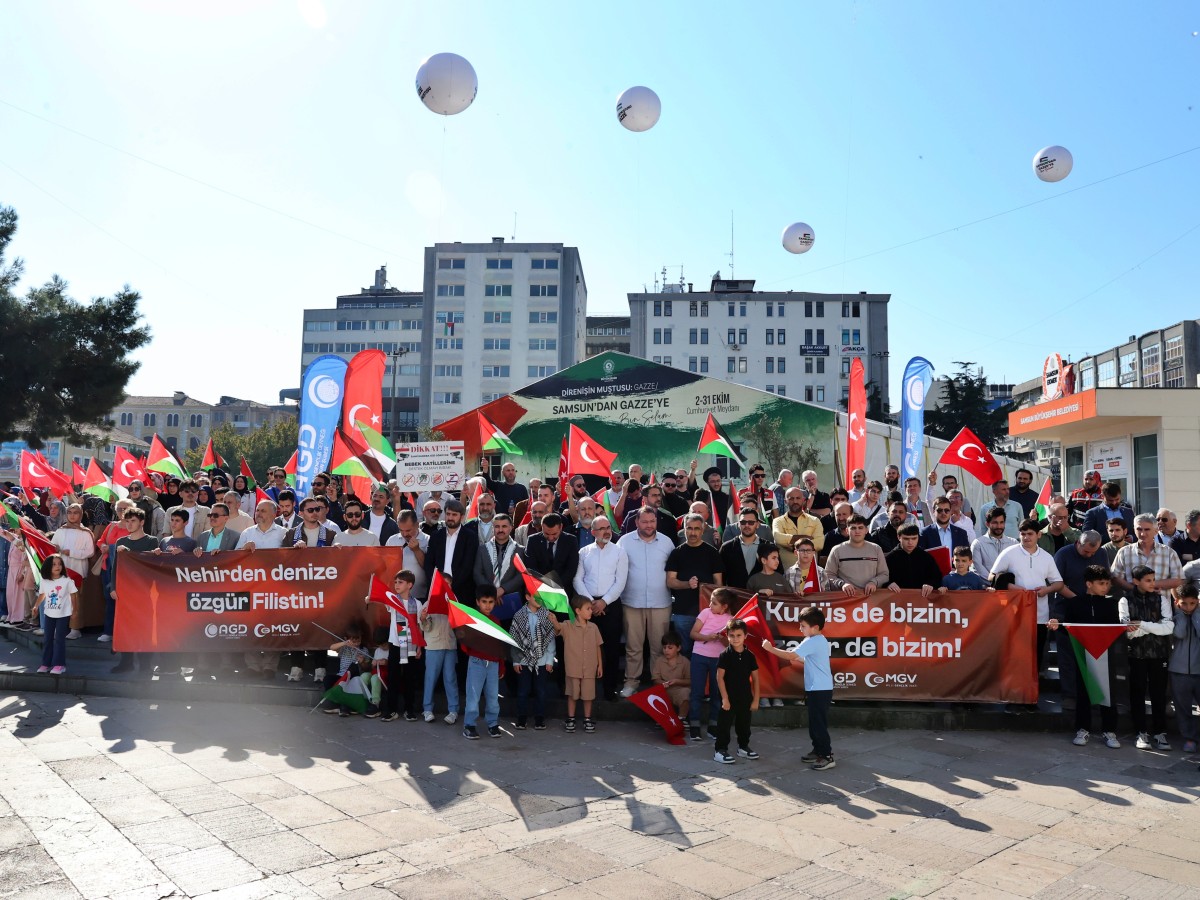 Samsun'da İsrail'e Tepki: Gazze'deki Soykırım Cumhuriyet Meydanı'nda Protesto Edildi