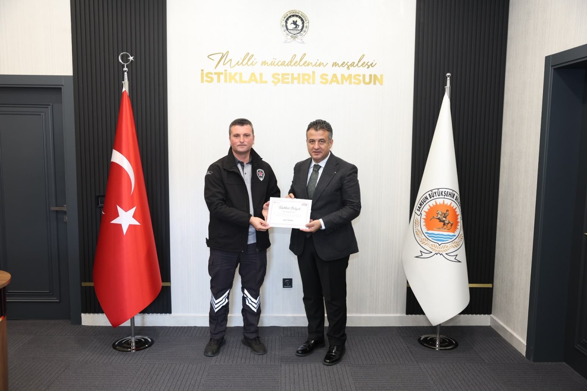 Samsun'da Kahraman Güvenlik Görevlisi Çocuğu Tramvayın Altından Kurtardı!