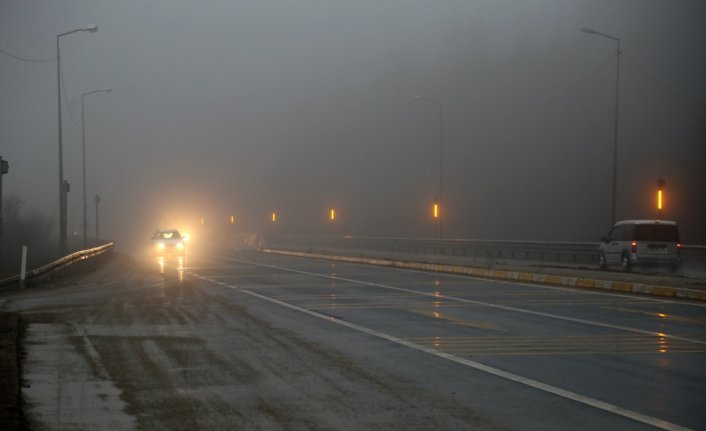 Bolu Dağı'nda sağanak ve sis ulaşımı olumsuz etkiliyor