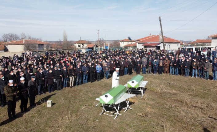 Çorum'da okul servisinde öldürülen iki çocuğun cenazeleri toprağa verildi
