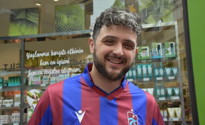 Gençler dans ederek "Mutluluğa kurşun sıkma" kampanyasına destek verdi