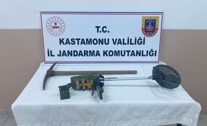 Arkeolojik sit alanında kaçak kazı yapan 2 kişi gözaltına alındı
