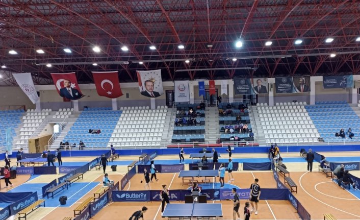 Bafra Kızılırmak Anadolu Lisesi masa tenisi takımı bölge 4'üncüsü oldu
