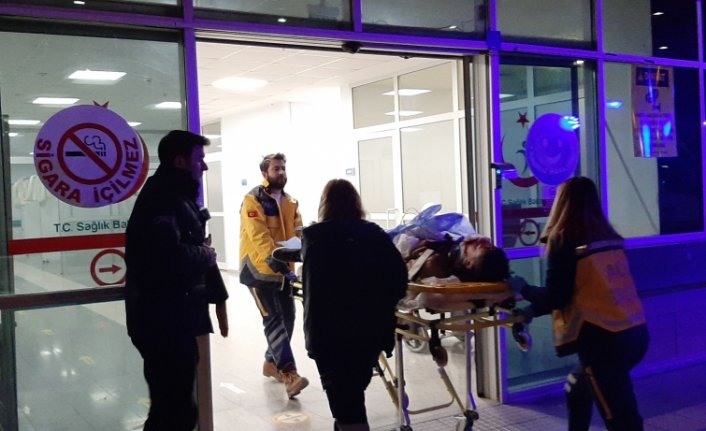 Çorum'da iki otomobilin çarpıştığı kazada 1'i ağır 2 kişi yaralandı