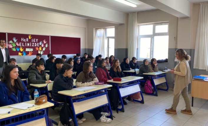 Yakakent'te “Üniversite ile El Ele Matematik Çalıştayı“ yapıldı