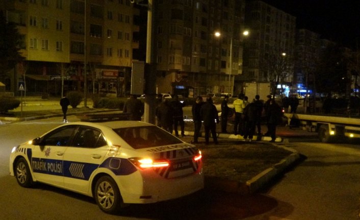 Çorum'da takla atan otomobilin sürücüsü kaza yerinden kaçtı