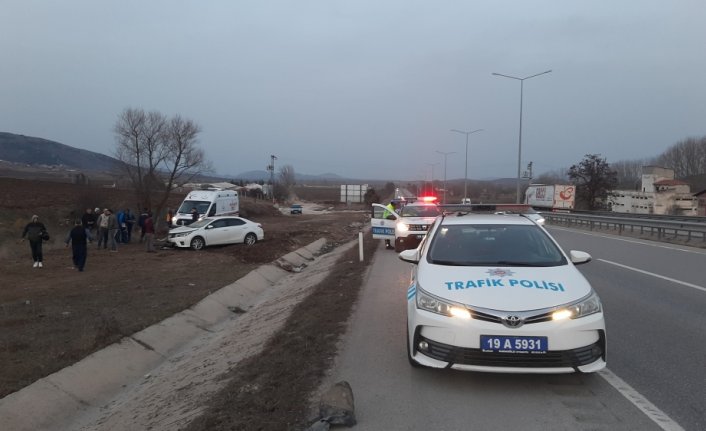 Çorum'da tırla çarpışan otomobildeki aynı aileden 3 kişi yaralandı