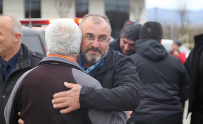 Deprem bölgesinden dönen AFAD ekiplerini mesai arkadaşları ve aileleri karşıladı