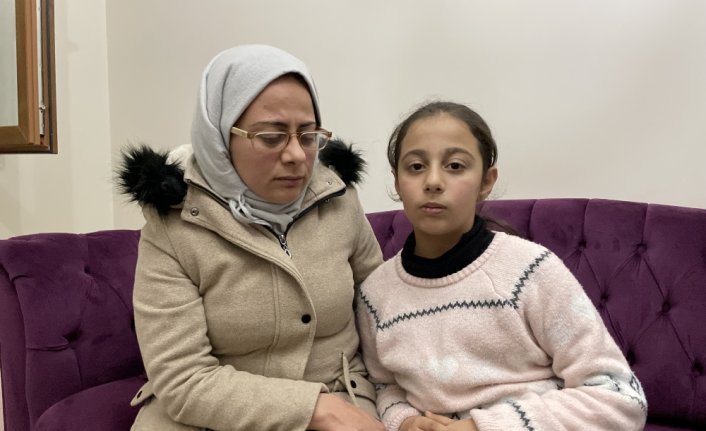 Depremde babası ve 2 kardeşini kaybeden çocuk, annesiyle hayata tutunuyor
