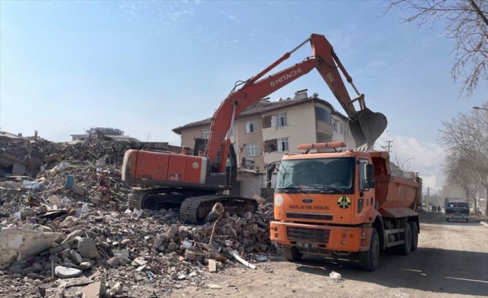 Elbistan'da hayatın normale dönmesi için çalışmalar tüm hızıyla sürüyor