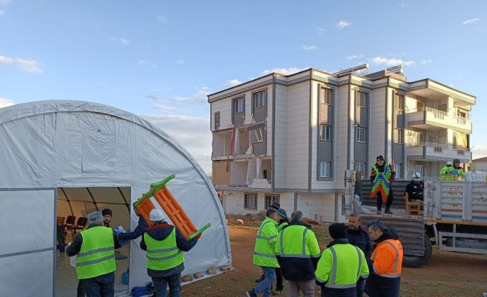 Karabük'ten deprem bölgesine giden öğretmenler, İslahiye'de "çadır anaokulu" kurdu