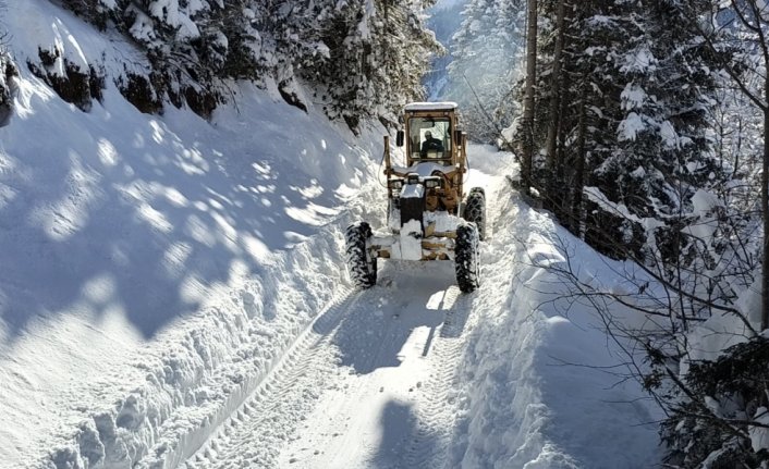 Karadeniz'de kar nedeniyle 5 ilde 759 yerleşim yerine ulaşım sağlanamıyor
