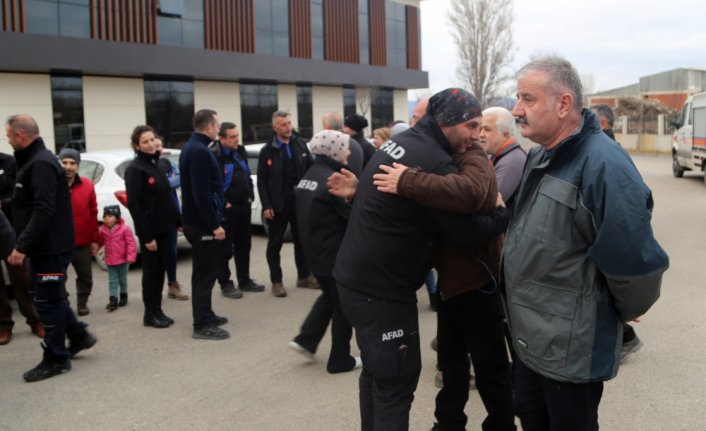 Kastamonu AFAD ekibi, enkazdan 227. saatte çıkardıkları Cemile teyzeyi unutamıyor