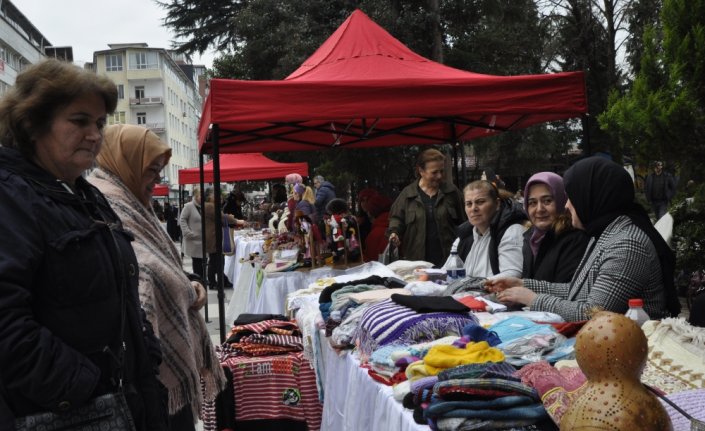 Artvin'de açılan kermeste elde edilen gelirle depremzedelere konteyner alınacak