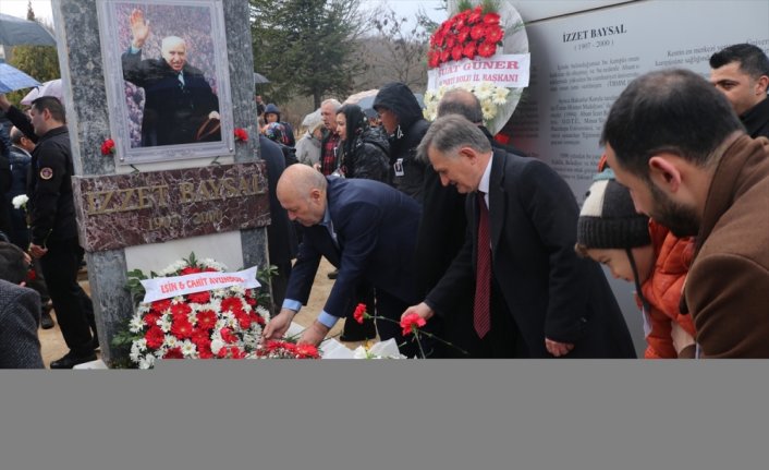 Bolu'nun hayırsever iş insanı İzzet Baysal vefatının 23. yılında kabri başında anıldı