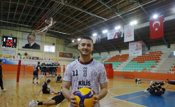 Fenerbahçe'ye transfer olan depremzede voleybolcu, yeni kulübüne şükran duyuyor