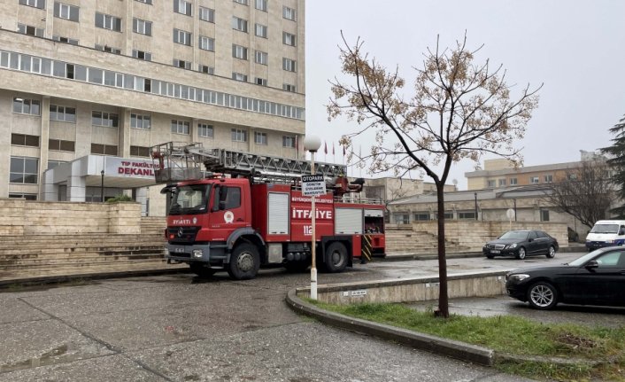OMÜ Sağlık Uygulama ve Araştırma Merkezinde soyunma odasındaki yangında hasar oluştu