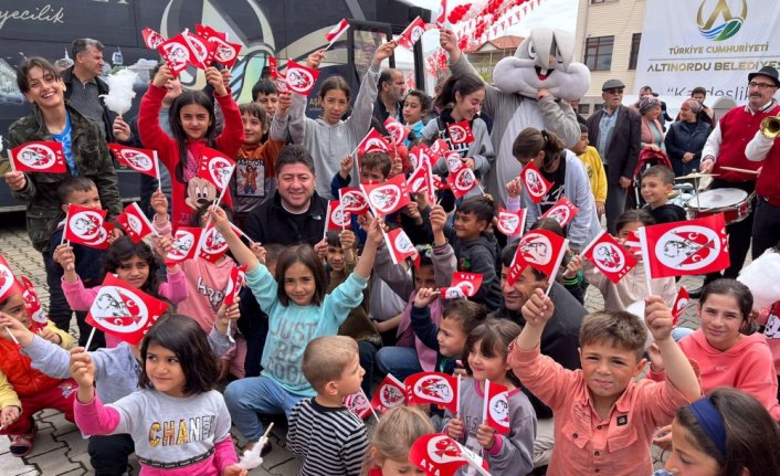 Altınordu Belediye Başkanı Tören, depremzede çocuklarla bir araya geldi