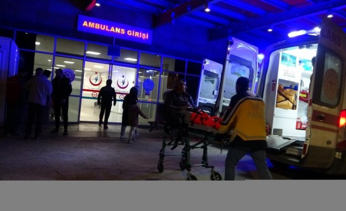 Çorum'da camiden çıkan 6 kişi av tüfeğiyle ateş açılması sonucu yaralandı