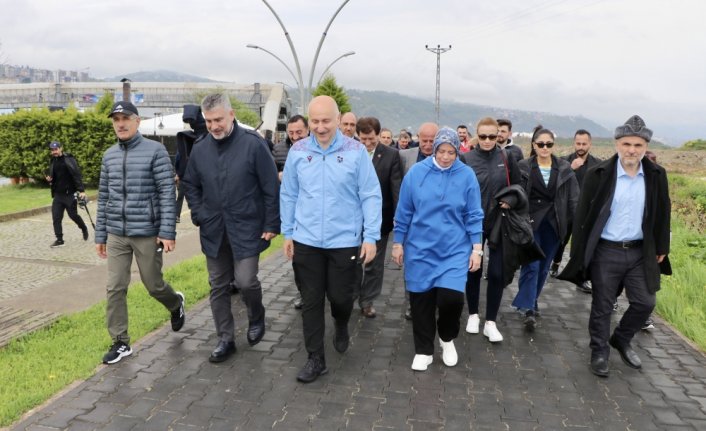 Ulaştırma ve Altyapı Bakanı Karaismailoğlu, Boztepe Seyir Terası'nın açılışına katıldı: