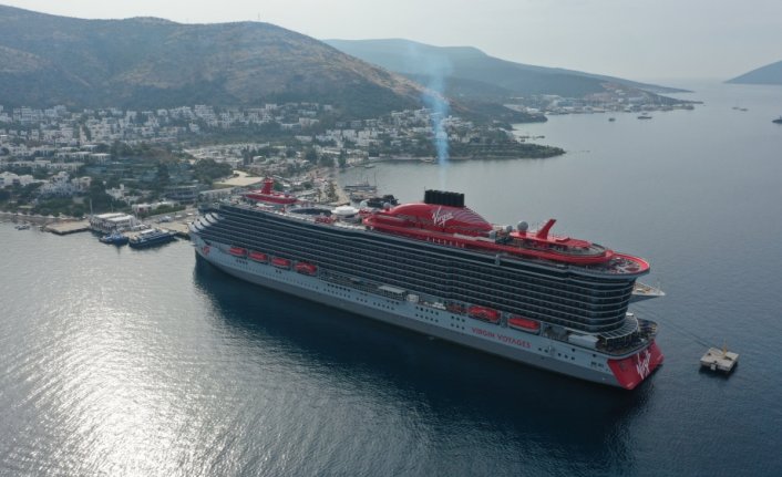 Lüks kruvaziyer gemisi Resilient Lady, Bodrum Cruise Port’a demir attı