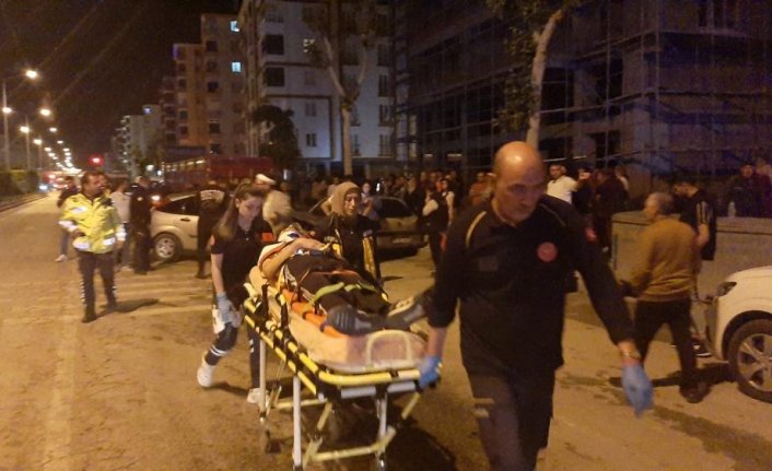 Çorum’da park halindeki 3 araca çarpan otomobilin sürücüsü yaralandı