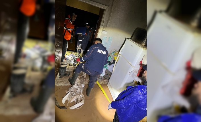Çorum'da sağanak nedeniyle evini su basan vatandaşa AFAD ulaştı