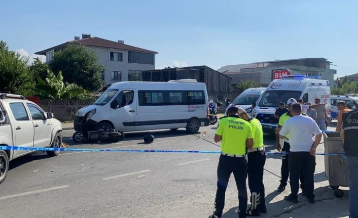 Düzce'de 2 araçla çarpışan motosikletin sürücüsü öldü, 2 çocuğu ağır yaralandı