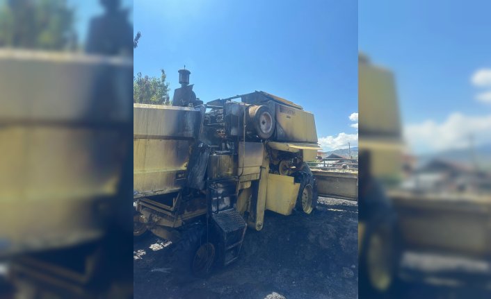 Kastamonu'da çıkan yangında 5 dekar ekili arazi ile biçerdöver zarar gördü