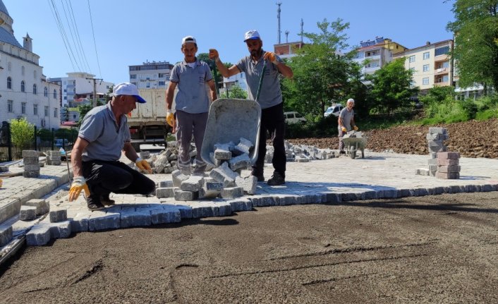 Salıpazarı Belediyesi kilitli parke yapım çalışmalarını sürdürüyor