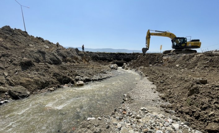 Su taşkınlarında hasara uğrayan D-100 kara yolu Bolu kesiminde çalışma başlatıldı