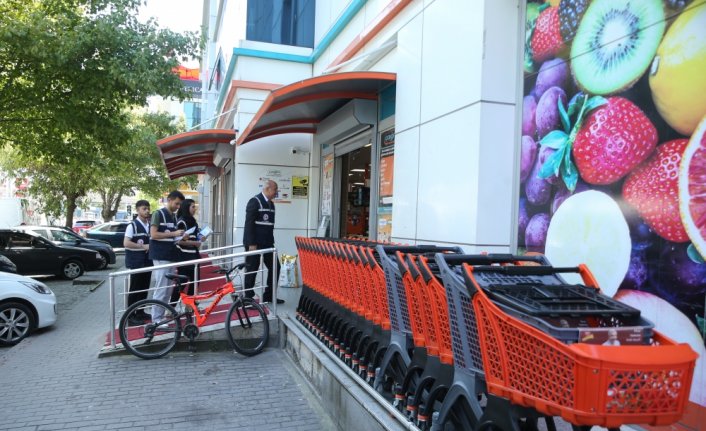 Ticaret Bakanlığının Samsun, Antalya ve Kocaeli'de marketlerdeki fiyat ve etiket denetimlerini AA görüntüledi