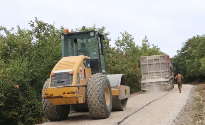 Havza Belediyesi kırsal mahallelerde yol çalışmalarına devam ediyor