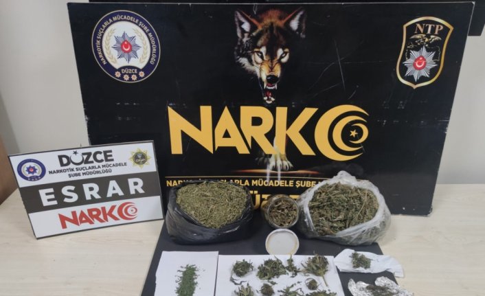 Düzce'de evinde 1 kilo 609 gram esrar ele geçirilen zanlı tutuklandı