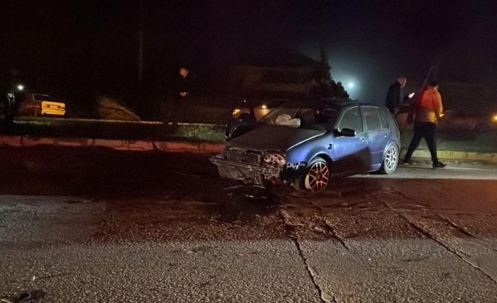 Düzce'de nişan konvoyundaki araç kaza yaptı, 1 kişi yaralandı