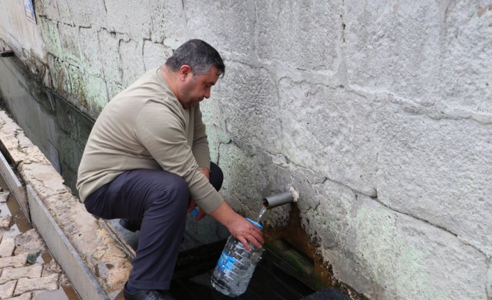 Havza'da böbrek hastalıklarına iyi geldiği söylenen su rağbet görüyor