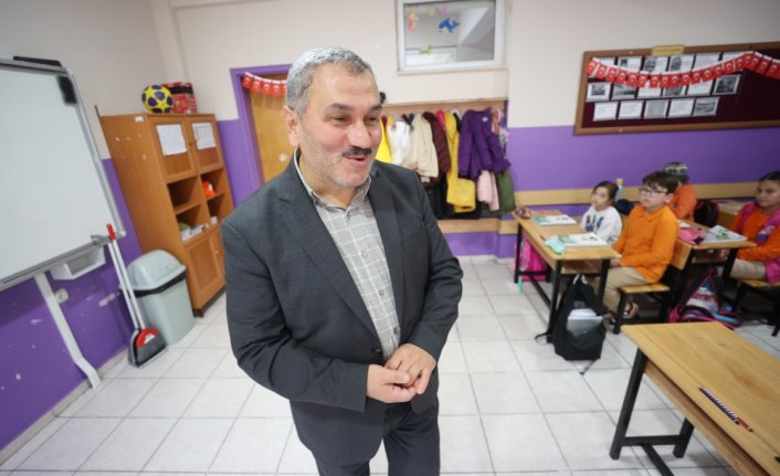 “Gönül gözüyle“ gören Sabri öğretmen emekliliğine rağmen öğrencilerinden kopamadı