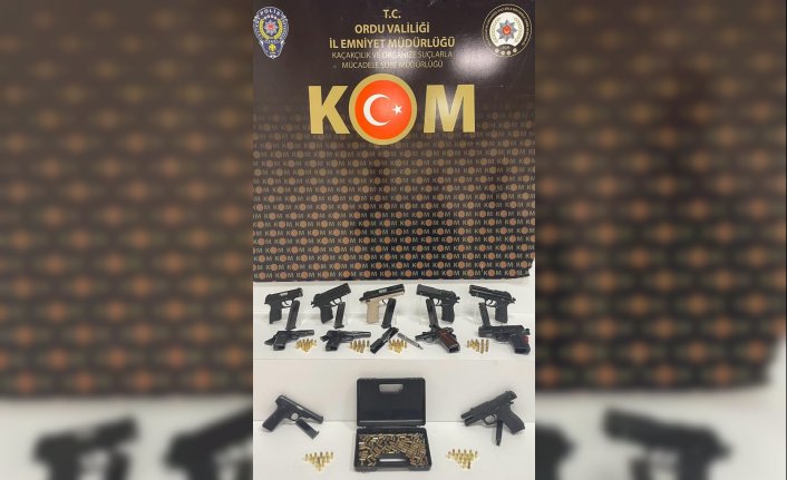 Ordu'da ev ve iş yerinde ruhsatsız tabanca ele geçirilen kişi tutuklandı