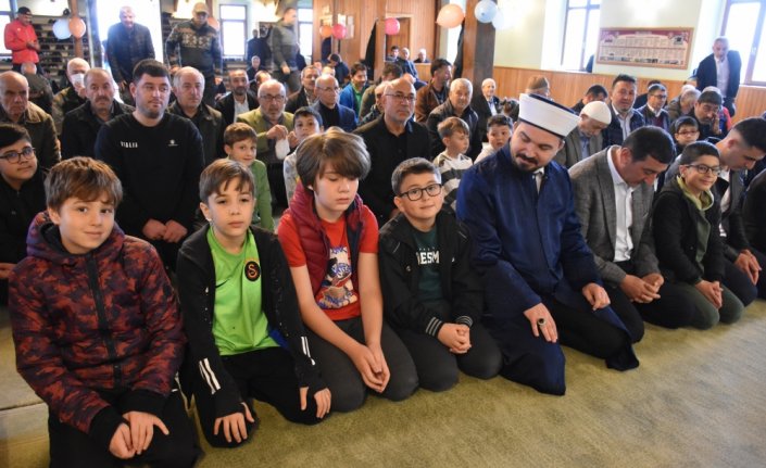 Ordu'da okullardaki ara tatilde camiye gelen 30 çocuğa bisiklet verildi