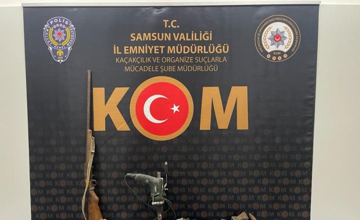 Samsun'da evinde ruhsatsız silah tamiri yapan 2 zanlı yakalandı