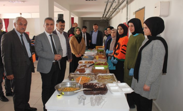 Suluova'da öğrenciler Filistinli çocuklar için kermes düzenledi