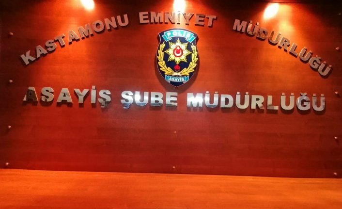 Kastamonu'da polisin "dur" ihtarına uymayan araçta uyuşturucu ele geçirildi