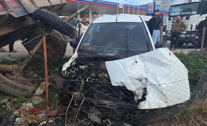 Bafra’da iki otomobilin çarpıştığı kazada yolcu yaralandı