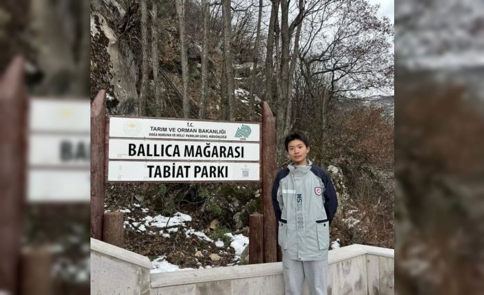 Çinli öğrenci coğrafya dersinde öğrendiği Tokat Ballıca Mağarası'nı ailesiyle ziyaret etti
