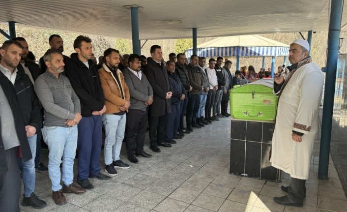 Zonguldak'ta kamyonet kasasının kapağıyla duvar arasında sıkışarak ölen çocuğun cenazesi defnedildi