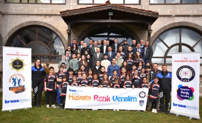 Kastamonu Emniyet Müdürlüğü hayata geçirdiği 2 projeyle 29 bine yakın öğrenciye ulaştı