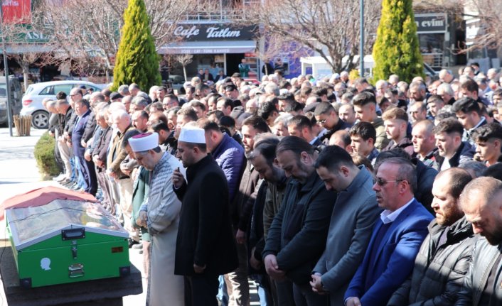 Samsun'da 15 yaşında beyin kanamasından hayatını kaybeden çocuk defnedildi