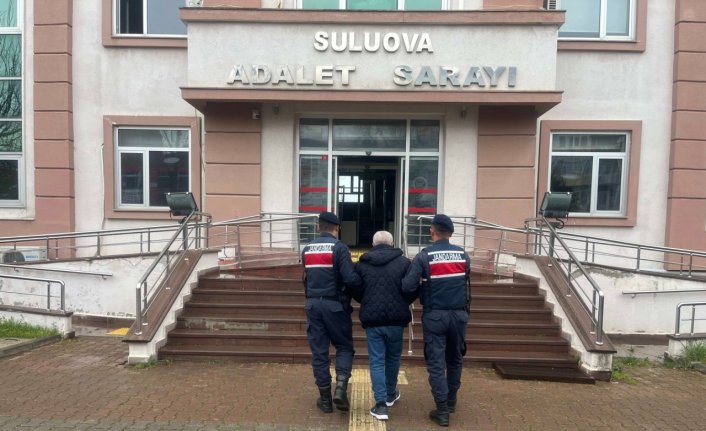 Amasya'da 15 yıl 4 ay hapis cezası bulunan firari hükümlü yakalandı